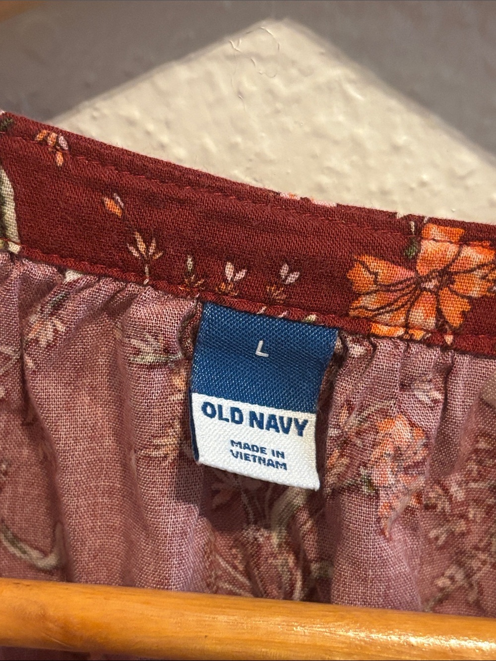 Old Navy Burgundy Floral V-Neck Flutter Sleeve Blouse - Picture 3 of 5